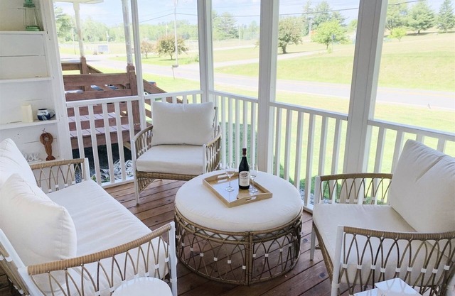 Spacious Farmhouse on Davis Stream to Damariscotta Lake with 5 bedrooms