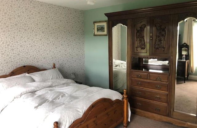 Spacious farmhouse with lovely views, Omagh & Ferm