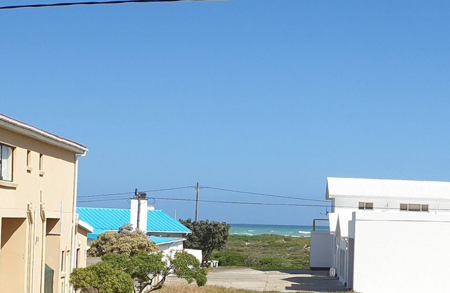Spacious holiday home within walking distance from the beach and harbour.