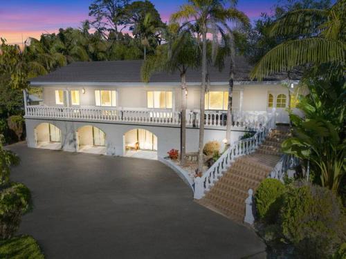 Spacious Holiday House in Dural with Tennis Court
