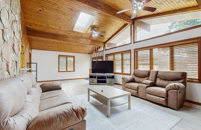 Spacious Home In the Heart of Wisconsin Dells, with WIFI & Gas Grill