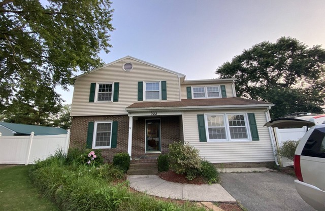 Spacious home with private pool & game room. Sleeps 15. Close to Ocean City.