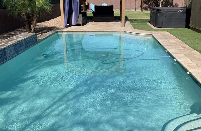 Spacious house w/pool and hot tub. Plenty of room to entertain!