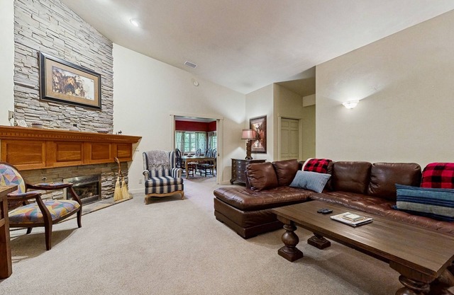 Spacious & inviting home near town with jetted tub, gas fireplace & WiFi
