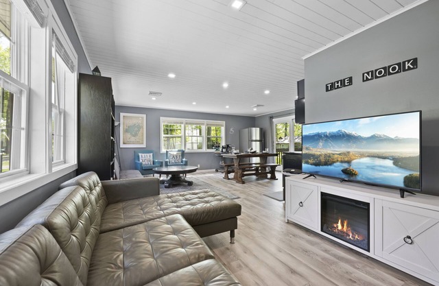 ❤️ Spacious Island Cottage at Indian Lake ❤️