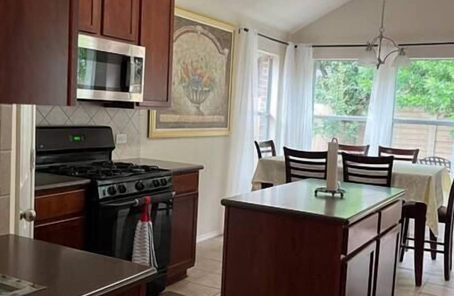 Spacious Luxury 3BD Oasis- TX
