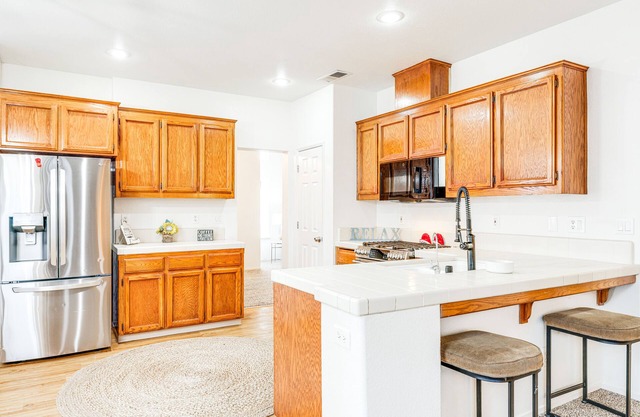 Spacious Los Banos Home w/Patio - Dogs Welcome!