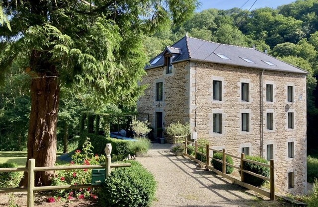 Spacious luxury Watermill |14-20 pers | Mont St Michel | forest | child friendly