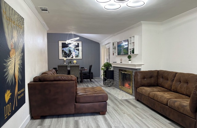 Spacious, Modern, 2 Bedroom 2 Bathroom House