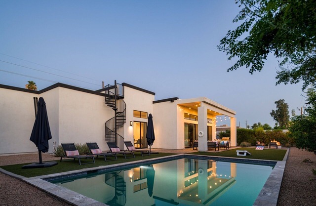 Spacious & Modern Scottsdale Estate - Close to everything!