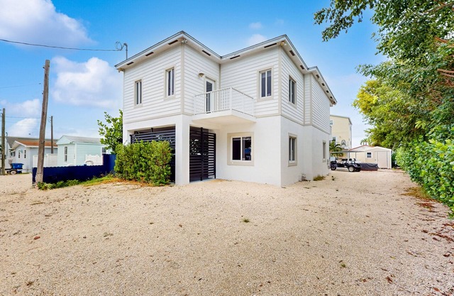 Spacious & modern waterfront home with great outdoor space - dog-friendly