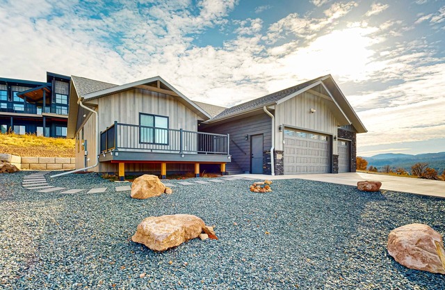 Spacious mountain view home with gas fireplace, game room & heated 4 car garage