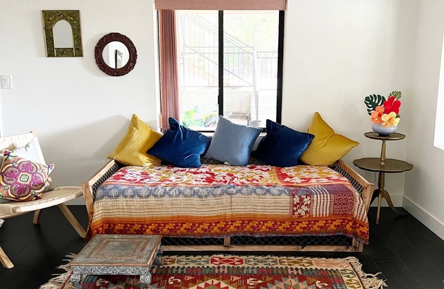 Spacious nature retreat w fruit orchard & mountain views, near downtown Pasadena