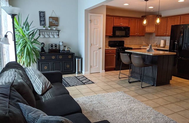 Spacious New Townhouse - 10 mins from PSU