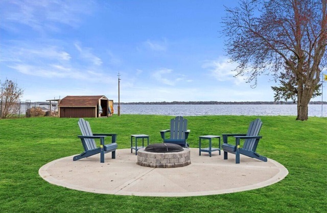 Spacious Newly Renovated 5-bedroom Lake Front house in charming Beaver Dam WI