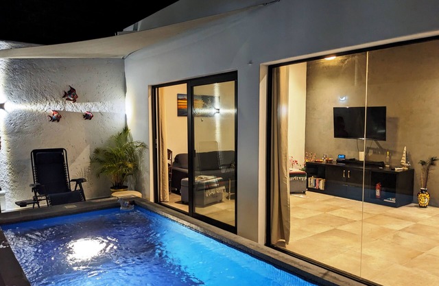 Spacious, private with heatable pool and King Size bed and close to downtown