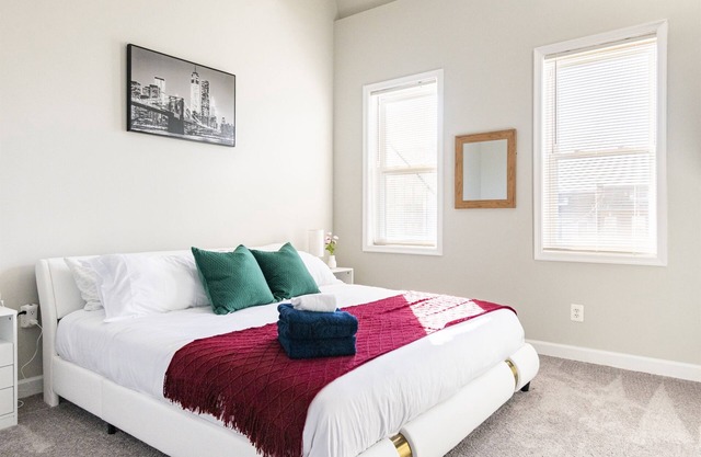 Spacious, Relaxing & Gorgeous 4 Bed 4 Bath Entire House in DC!