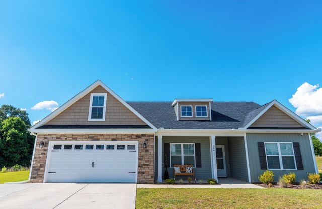 Spacious, Serene Modern Farmhouse near golf course