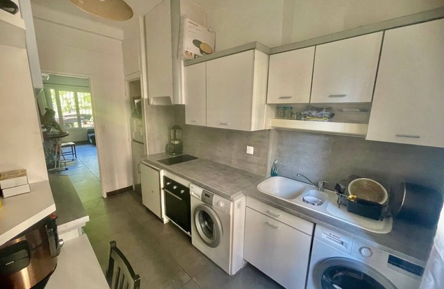 SPACIOUS T3 NEAR PRADO SHOPPING AND VELODROME STADIUM