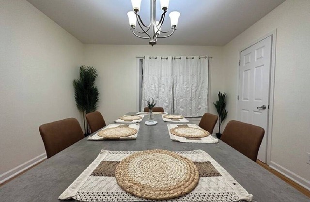 Spacious Townhouse in Schenectady-B15