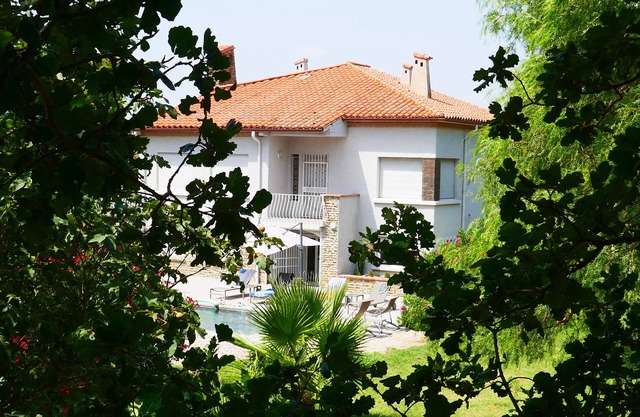 Spacious villa, large enclosed grounds, secure swimming pool and air-conditioned bedrooms.