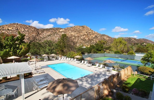 Spacious Villa w/Full Kitchen, Swimming Pools & Tennis Courts in Ramona