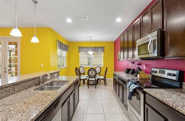 ✦ Spacious Villa ✦ w/Private Pool & Disney Nearby ✦