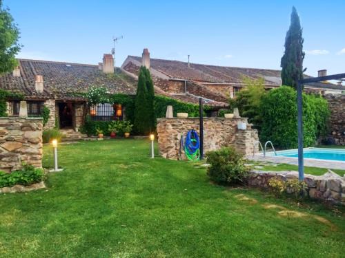 Spacious Villa with Pool in Domingo Garcia