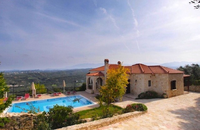 Spacious Villa with Wonderful Panoramic Views