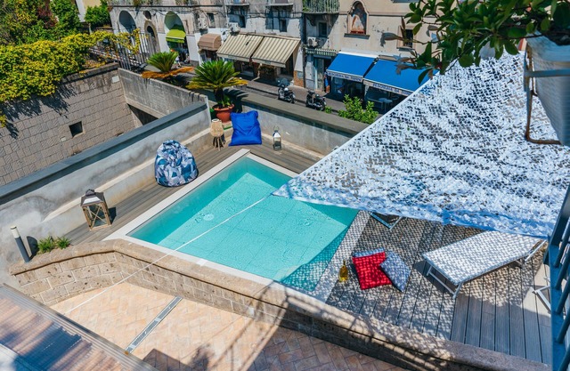 Spacious Villa with 4 rooms, pool, solarium & garden