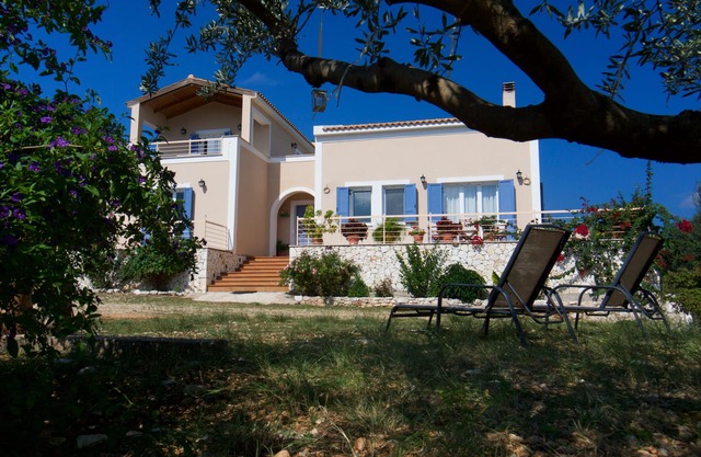 Spacious villa with privacy and mountain views, near Agia Efimia & Myrtos beach