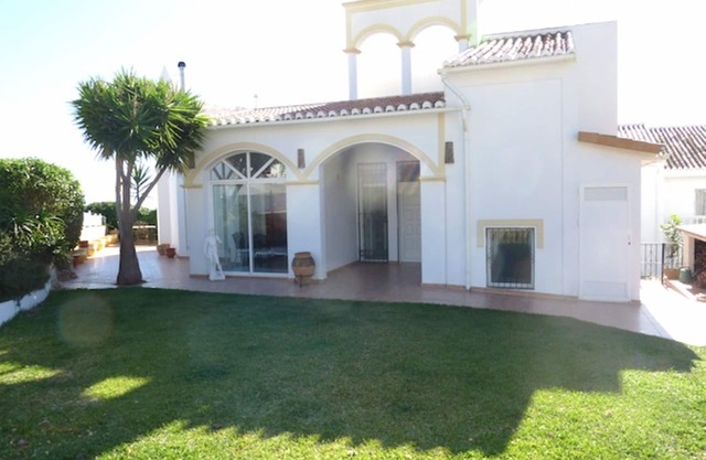 Spacious Villa With Sea And Mountain Views Very Close To The Communal Pool