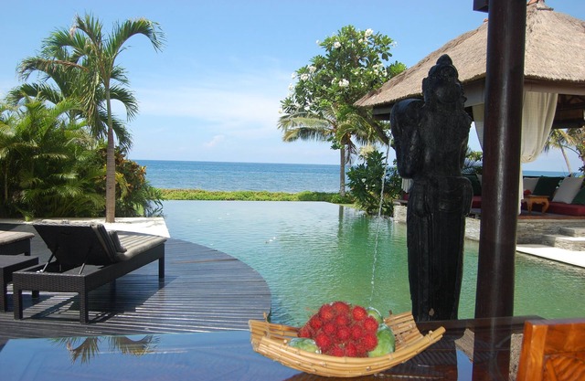 Spectacular Beach Front Villa - North Bali