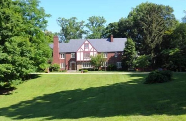Spectacular Estate for the KY Derby 150 and PGA Championship