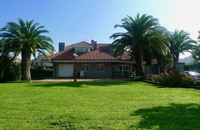 SPECTACULAR VILLA FOR 5 MINUTES FROM THE BEACH OF SANTA MARINA DE RIBADESELLA