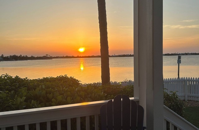 Spectacular Water Views and Gorgeous Sunsets Villa 6
