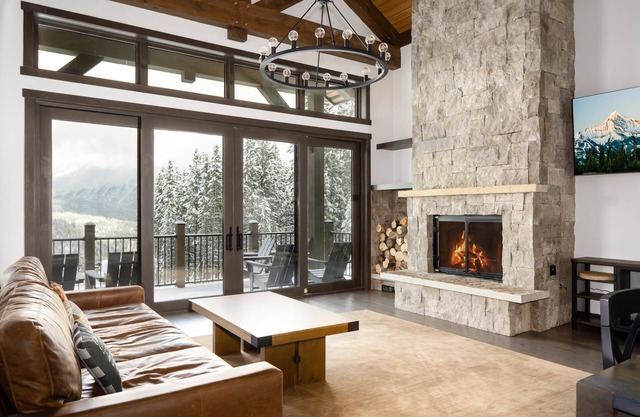 Spend the Holidays in Big Sky! Spanish Peaks Home with Sweeping Views and Private Hot Tub!