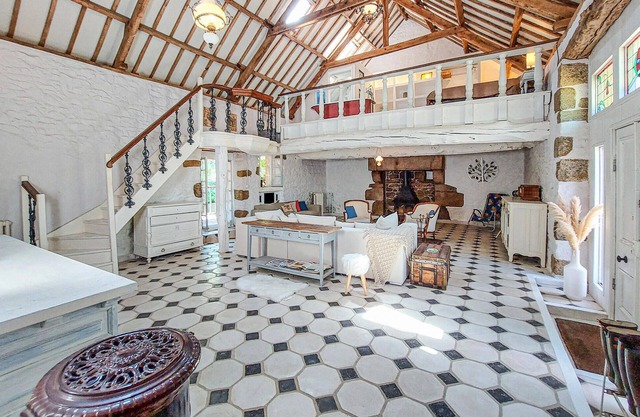 Spend your vacation in this inviting vacation home in a wonderful location.