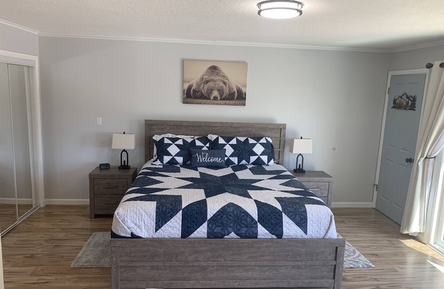 Spend your summer vacation at this Beech Mountain Condo near the Ski Resort