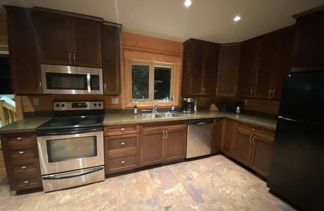 Spirit Winds private lakefront Chalet
