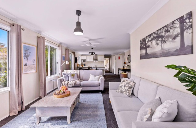Spring cottage Family 4BR Retreat Walk to Nowra