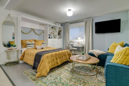 !Spring Deals! Bright & Cozy Modern Studio, Fast WiFi, Quiet, Walkable to University of Portland