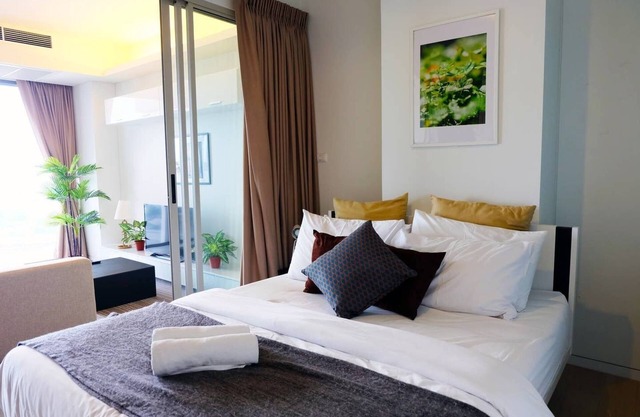 [SR 2.4] 2BR FUTURISTIC @ BTS, Bangkok