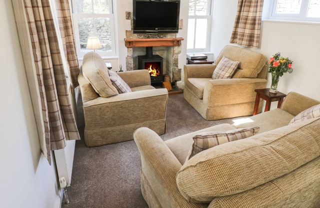 ST. HEDDAS COTTAGE, pet friendly, with open fire in Grosmont