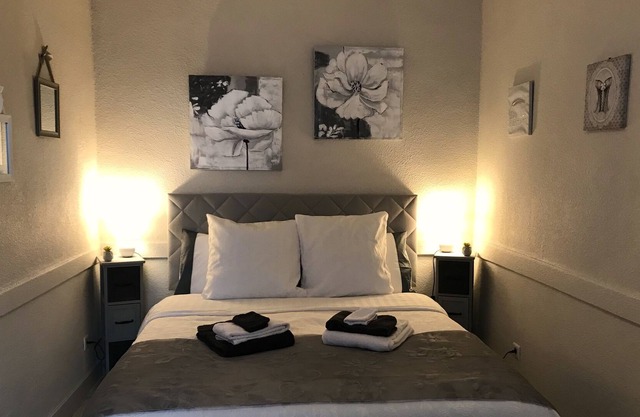 Stage: Apartment near greenway, hikes