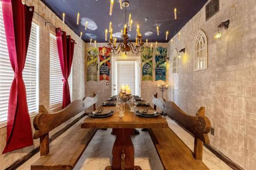Stay at Hogwarts Harry Potter's Home, Free Parking, Pets Allowed