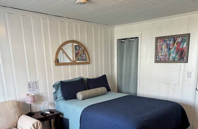 Stay at North Beach Motel! Across the street from North Beach!