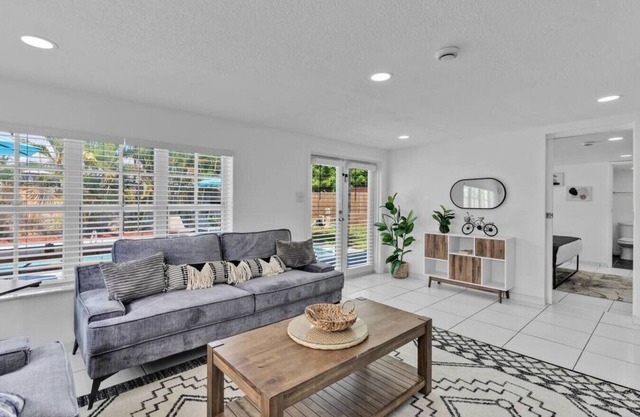 Stay & Splash Luxurious 4BR Home