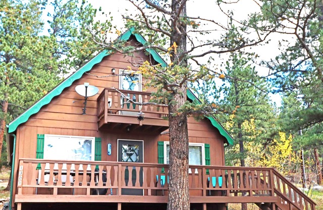 Steps away from Wild Basin:RMNP- 2-bdrm cabin perfect for adventure or relaxing!