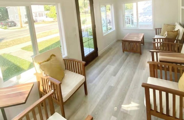 Steps to Lake, Park, & Surf Ballroom! Just 1 block to the water!